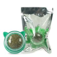 Cargar imagen en el visor de la galería, Bola de catnip hierba gatera giratoria CatRoll para pared