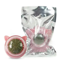 Cargar imagen en el visor de la galería, Bola de catnip hierba gatera giratoria CatRoll para pared