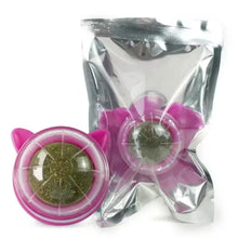 Cargar imagen en el visor de la galería, Bola de catnip hierba gatera giratoria CatRoll para pared