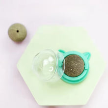 Cargar imagen en el visor de la galería, Bola de catnip hierba gatera giratoria CatRoll para pared