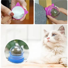 Cargar imagen en el visor de la galería, Bola de catnip hierba gatera giratoria CatRoll para pared

