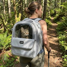 Cargar imagen en el visor de la galería, Mochila cápsula transparente NorthCat para llevar gatos
