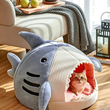 Cargar imagen en el visor de la galería, Cama cálida Baby Shark para gatos - Gatufy
