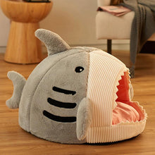 Cargar imagen en el visor de la galería, Cama cálida Baby Shark para gatos - Gatufy
